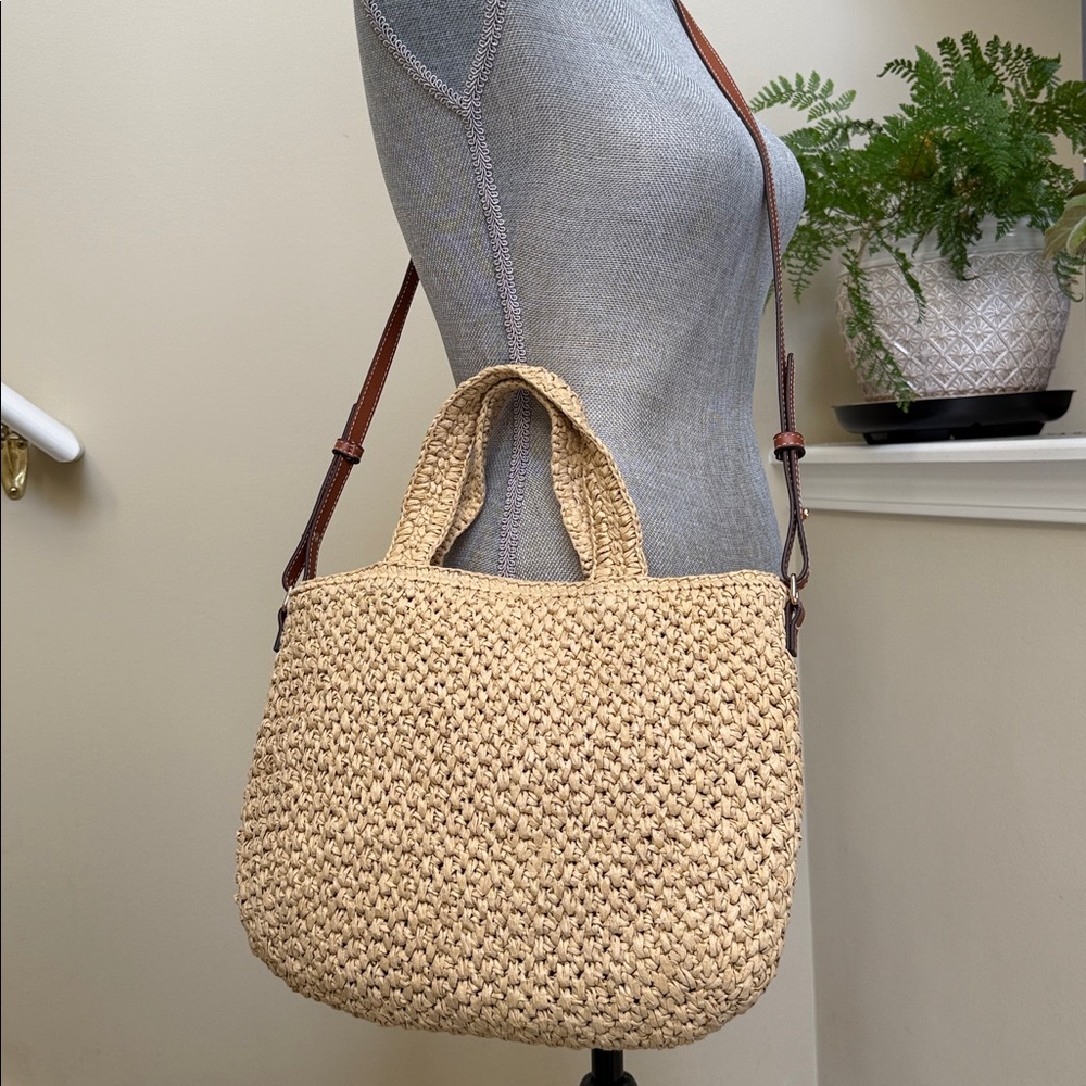 NWOT—H &M Straw Woven Tote w/removeable & adjustable crossbody strap/handle bag. - Picture 2 of 16